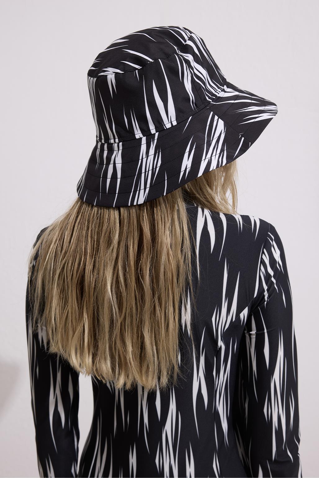 Bağlanabilir Şeritli Pia Bucket Şapka