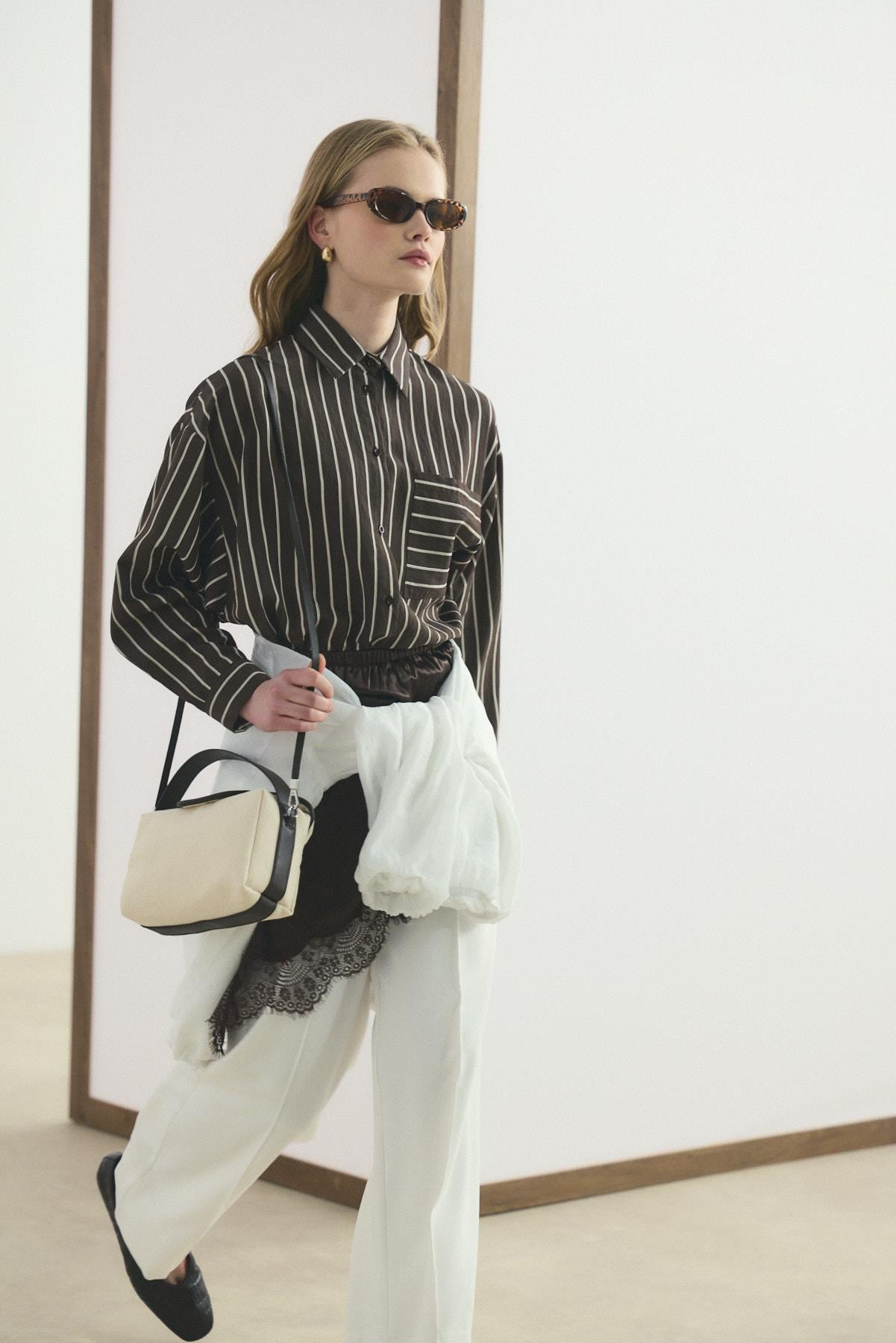 Dantel şeritli etek içlik kahverengi renk.