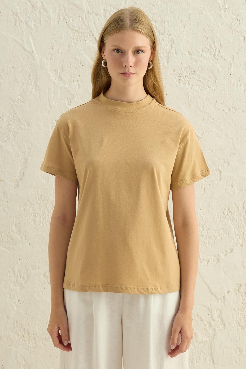 Dik Yaka Yar m Kollu Cotton Bas c T Shirt Camel Kadriye Ba turk