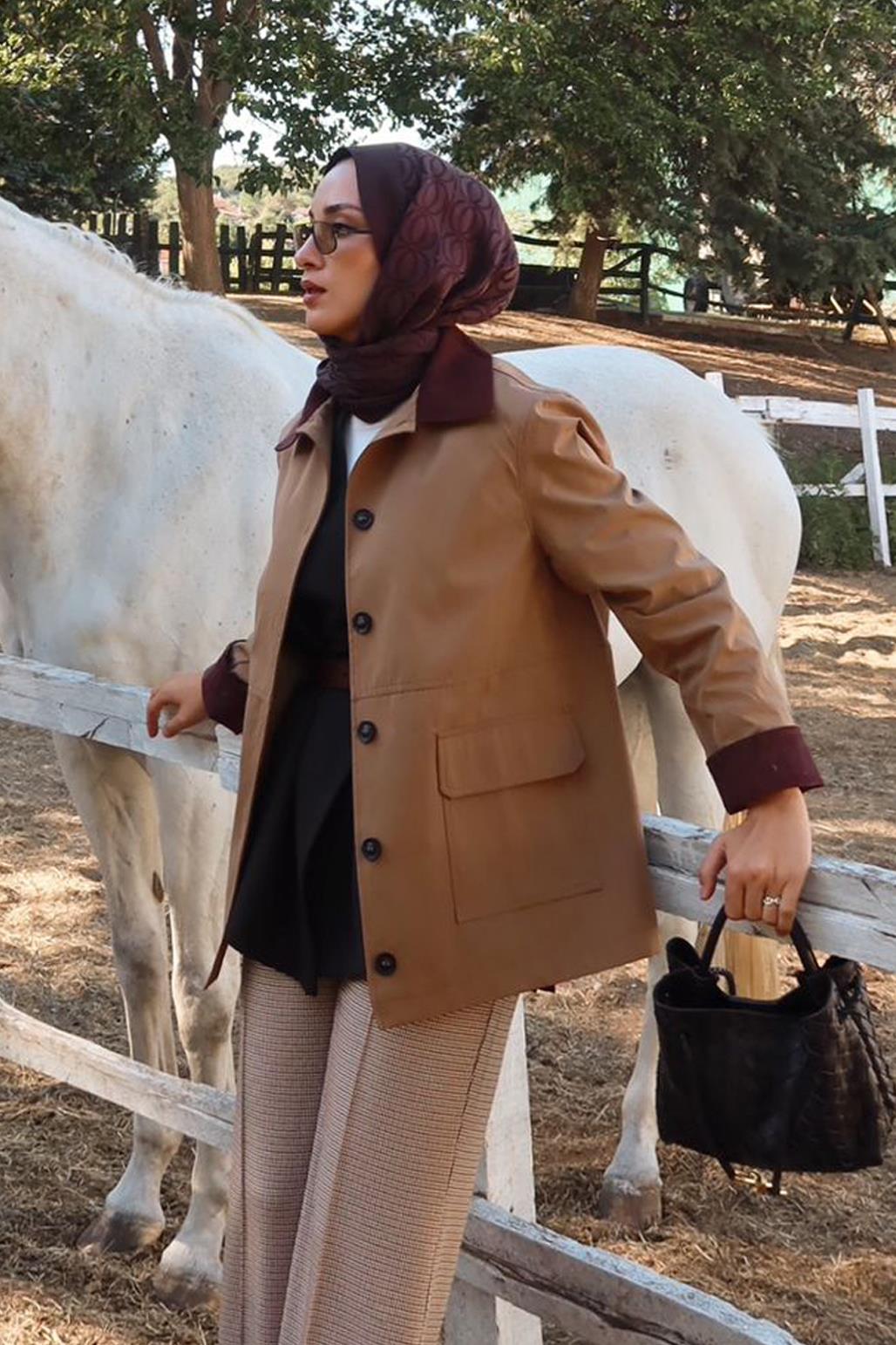Kontrast Yakalı Cepli Gabardin Ceket Camel
