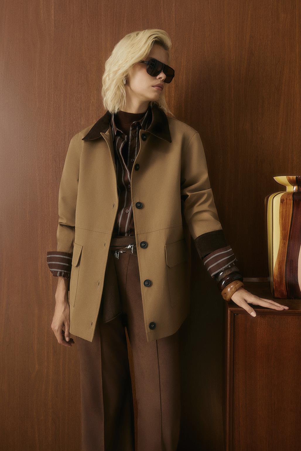 Kontrast Yakalı Cepli Gabardin Ceket Camel