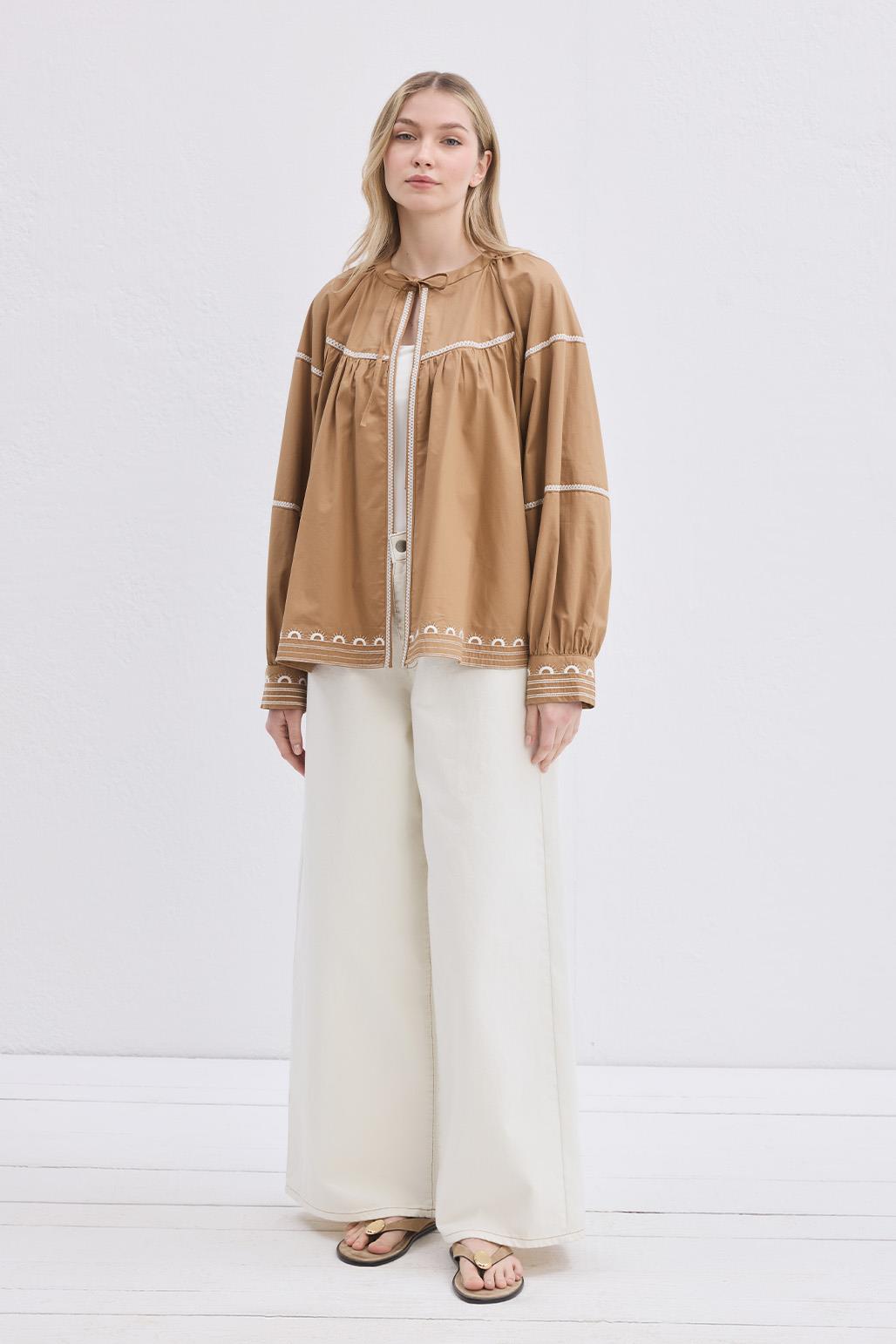 Lova Nakışlı Bağlamalı Ceket Camel