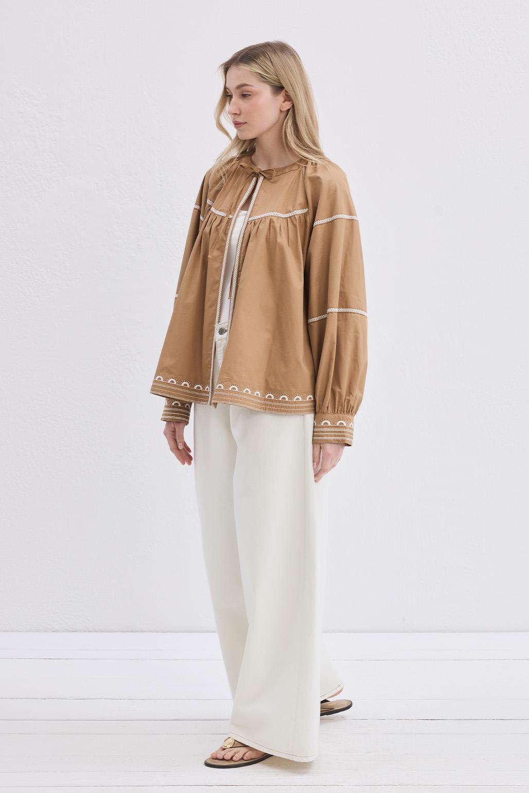 Lova Nakışlı Bağlamalı Ceket Camel