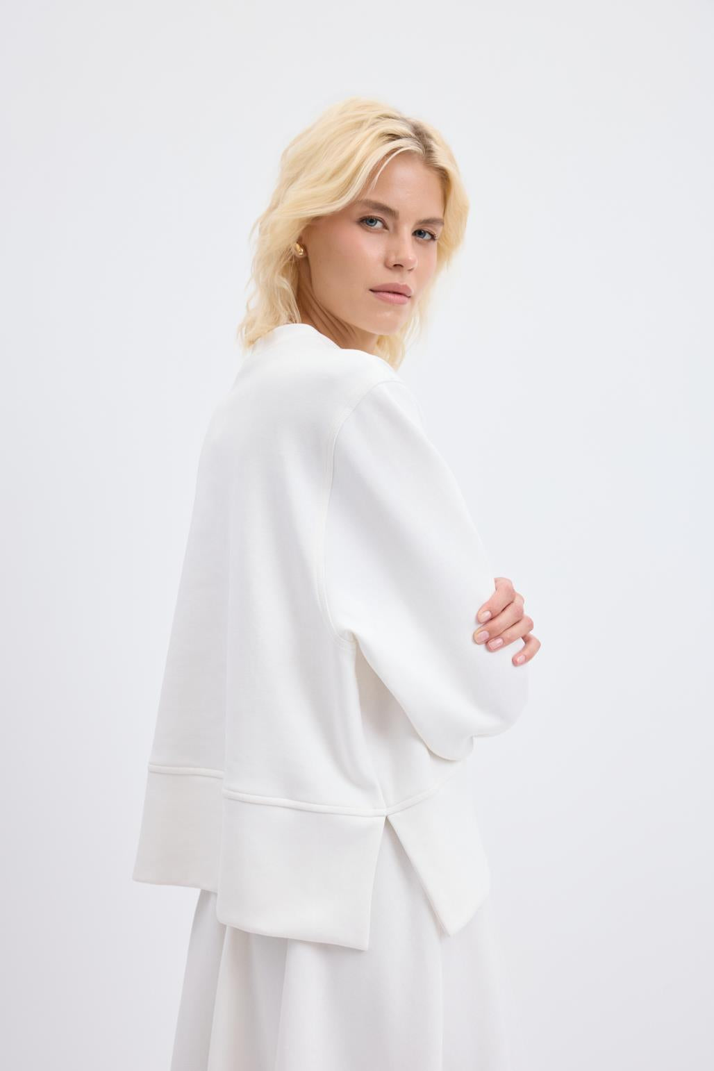 Oversize Yandan Yırtmaçlı Kısa Sweatshirt Ekru