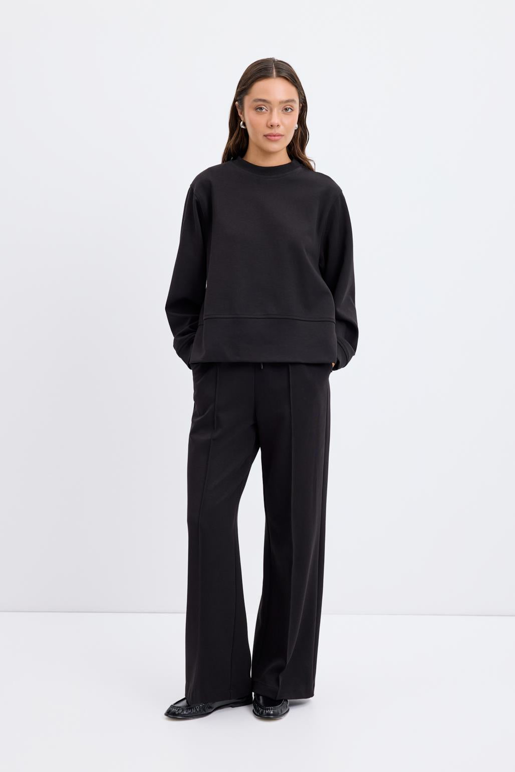 Oversize Yandan Yırtmaçlı Kısa Sweatshirt Siyah