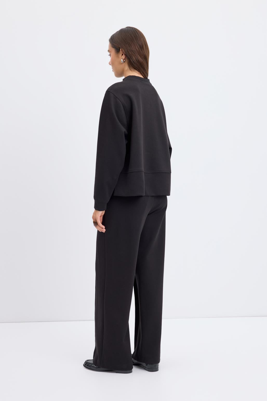 Oversize Yandan Yırtmaçlı Kısa Sweatshirt Siyah