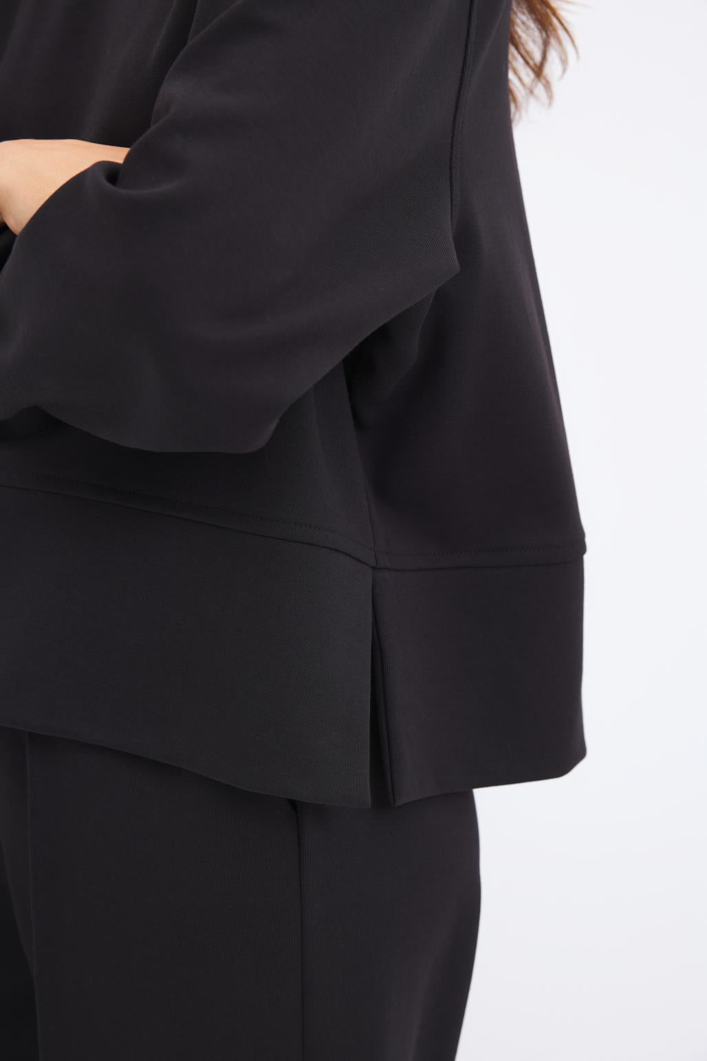 Oversize Yandan Yırtmaçlı Kısa Sweatshirt Siyah