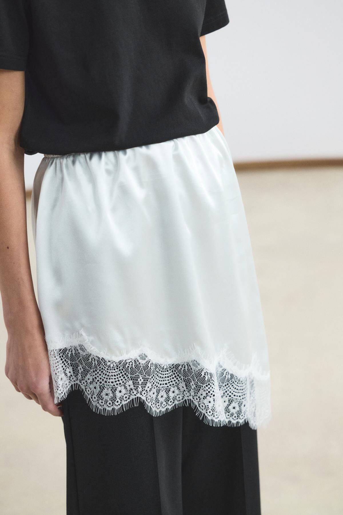 Dantel Şeritli Etek İçlik Ekru