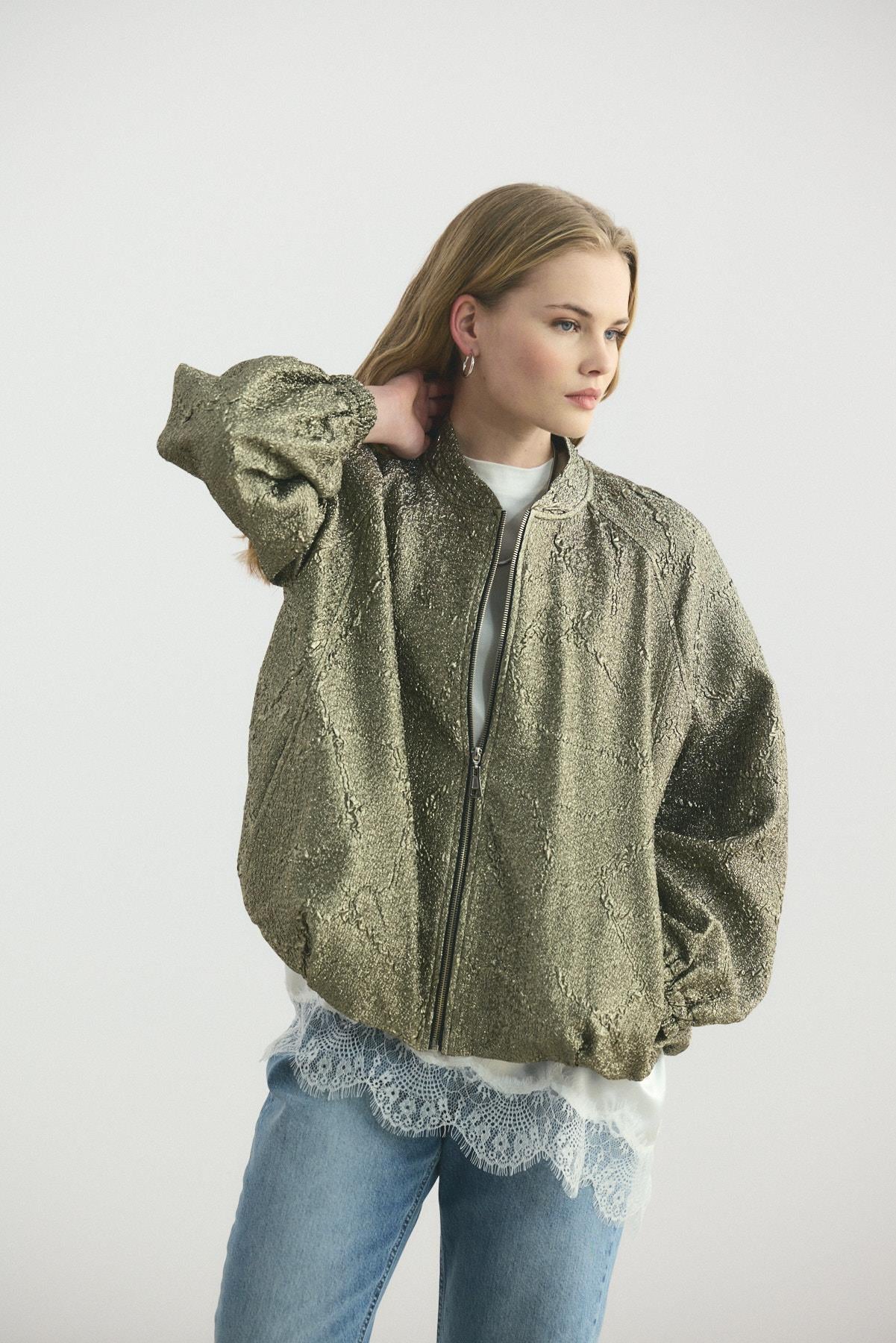 Dantel şeritli etek içlik ekru renk.