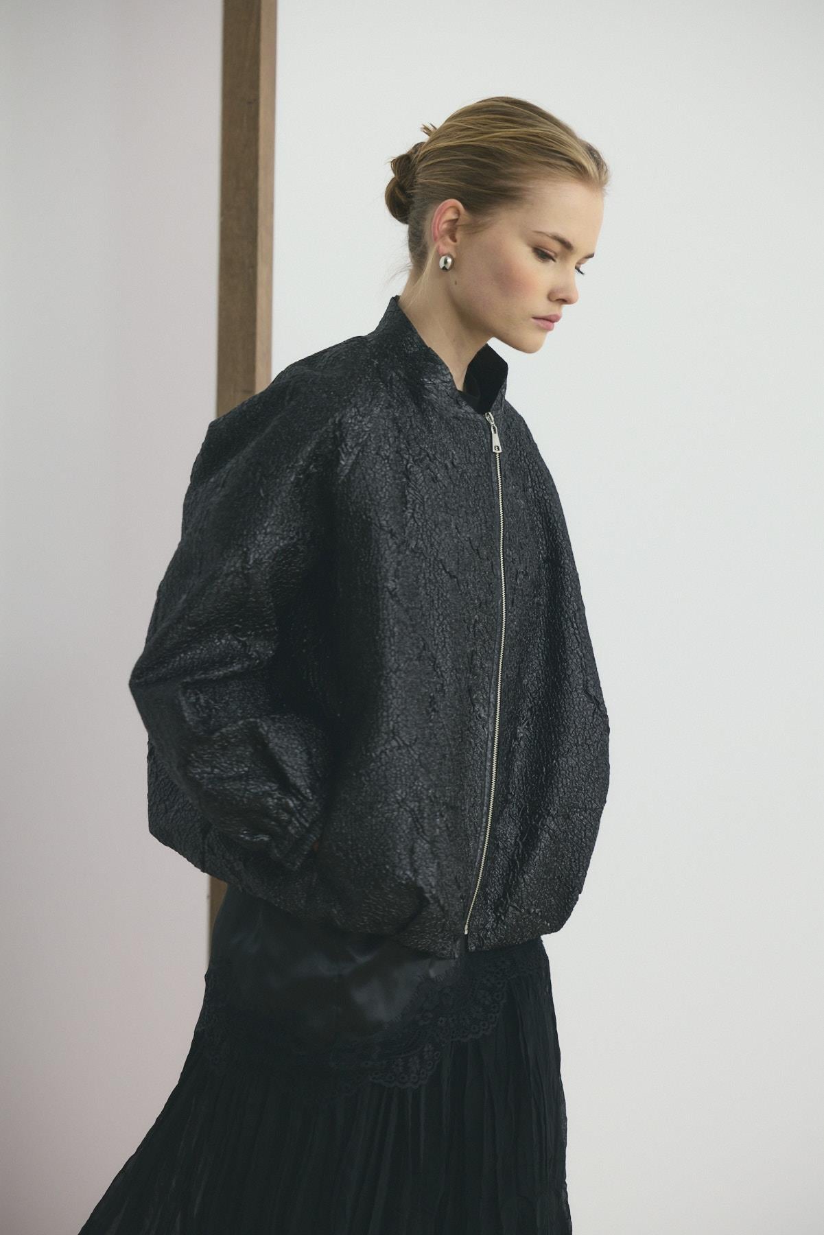 Dantel şeritli etek içlik siyah rengi.