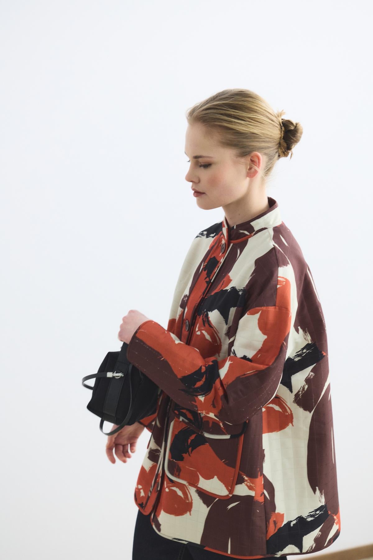 Desenli Hakim Yaka Kapak Cepli İnce Kapitone Ceket Kahverengi