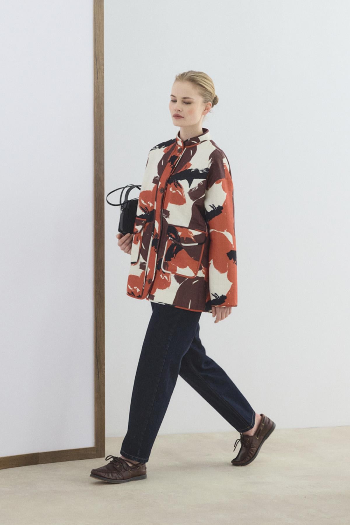 Desenli Hakim Yaka Kapak Cepli İnce Kapitone Ceket Kahverengi