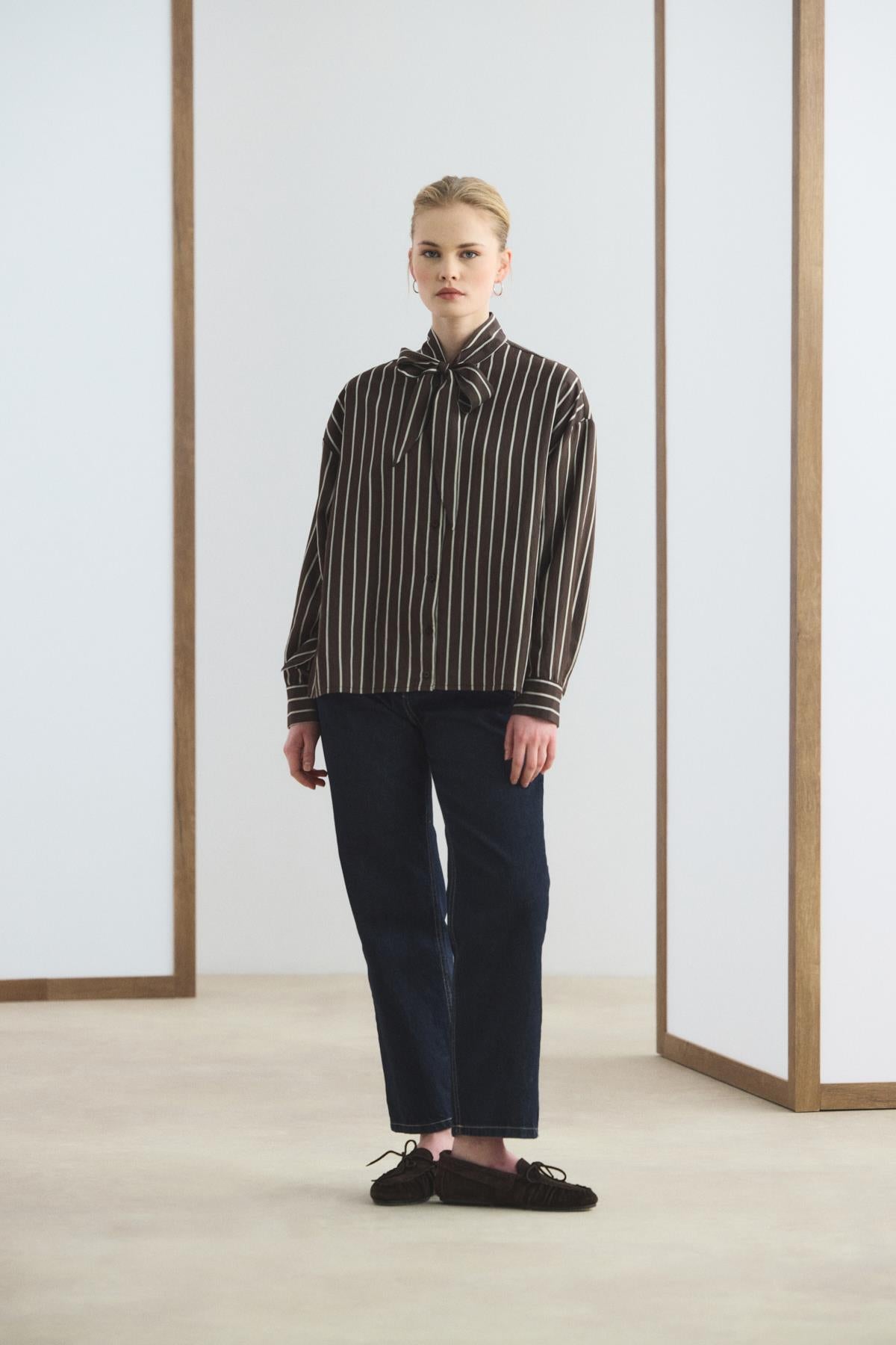 Fularlı Çizgili Gömlek Acı Kahve