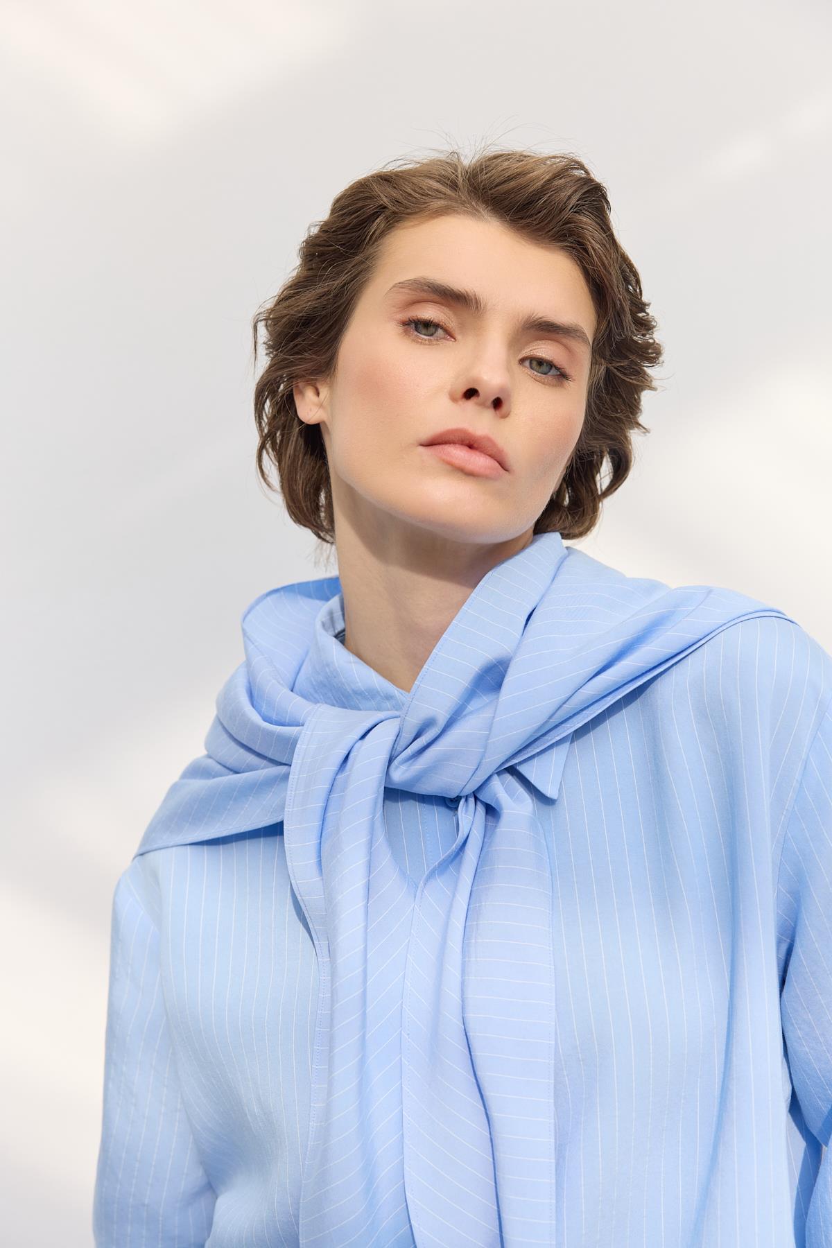 Fularlı Oversize Çizgili Gömlek Açık Mavi