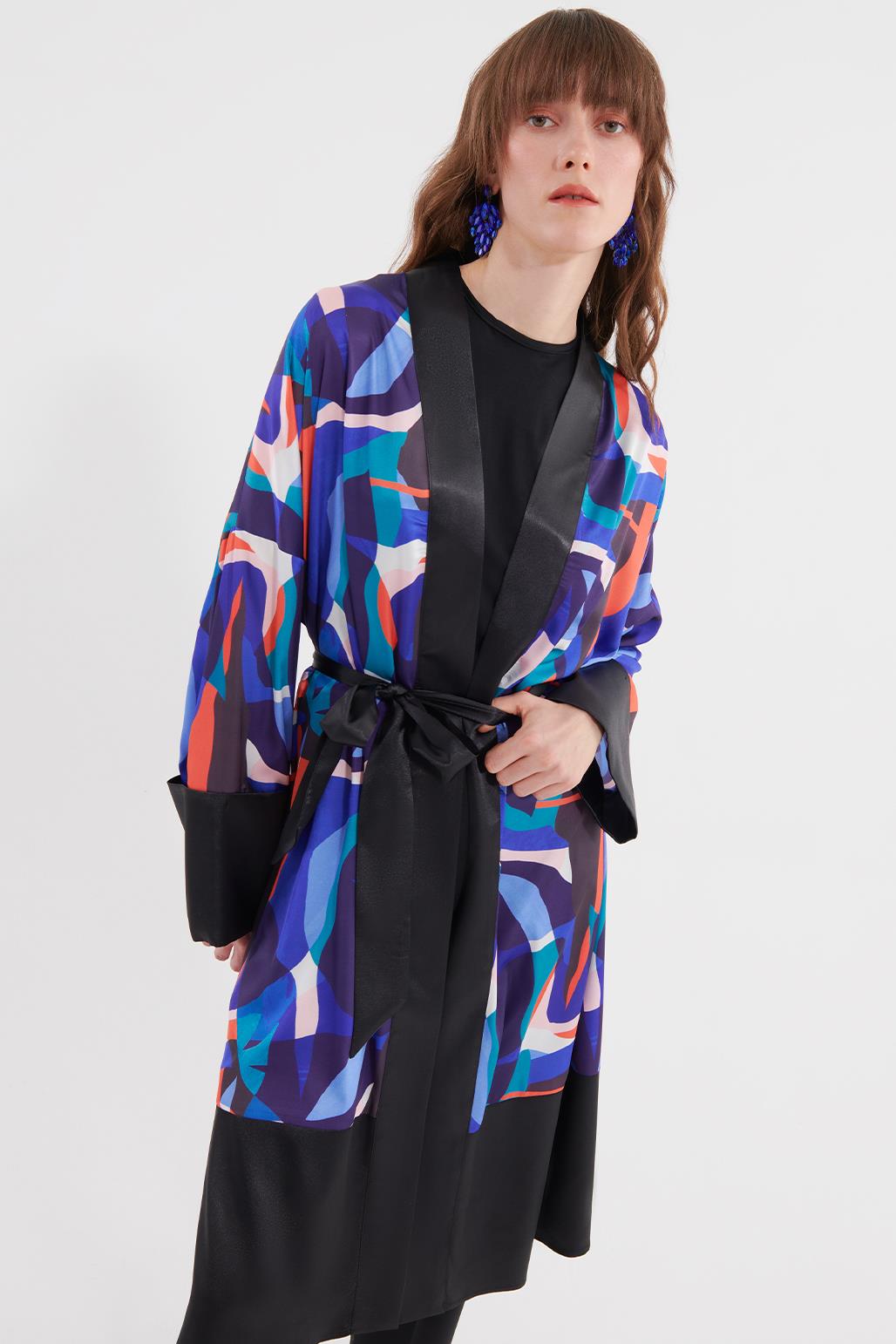 Geometrik Renk Geçişli Garnili Abaya Siyah