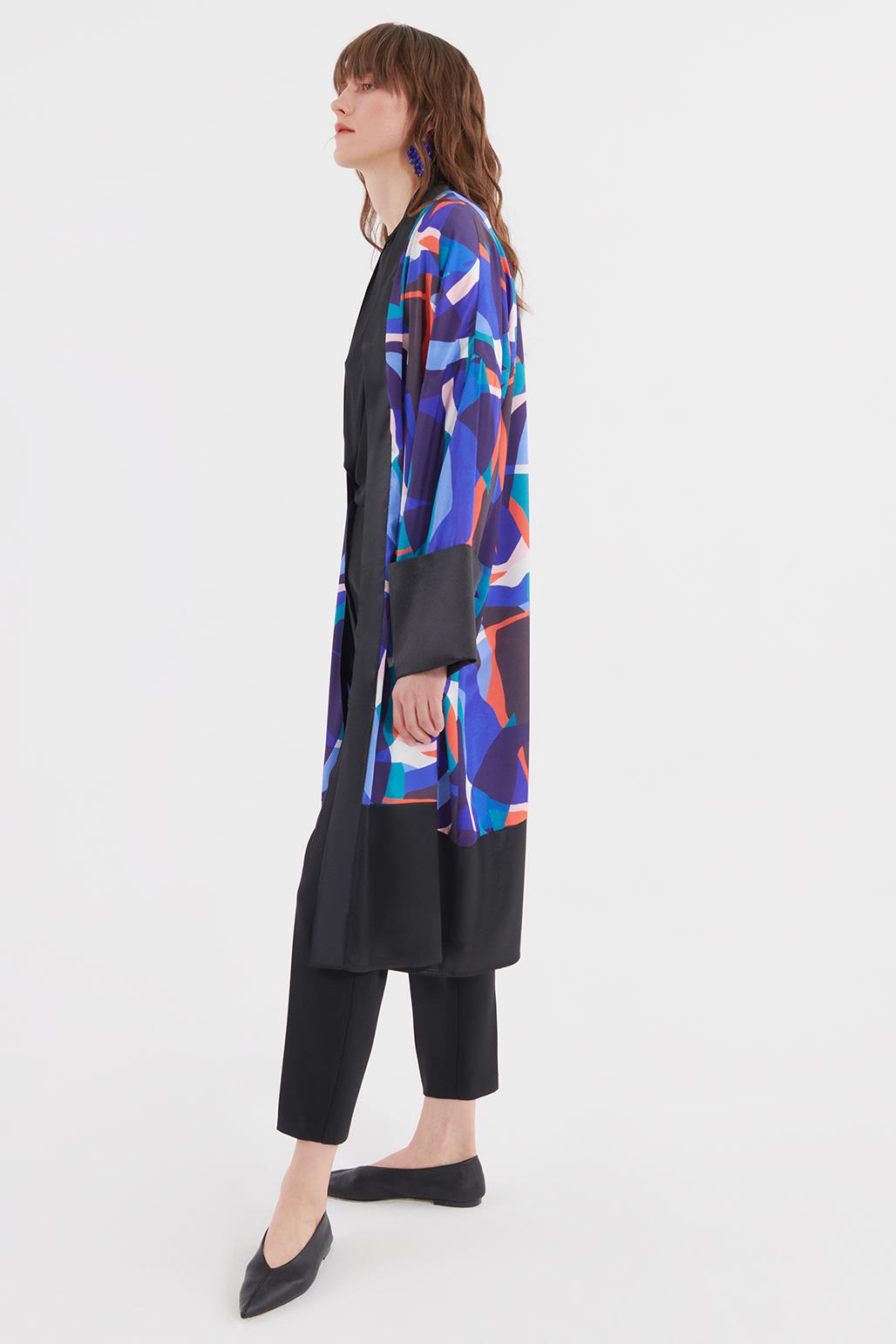Geometrik Renk Geçişli Garnili Abaya Siyah