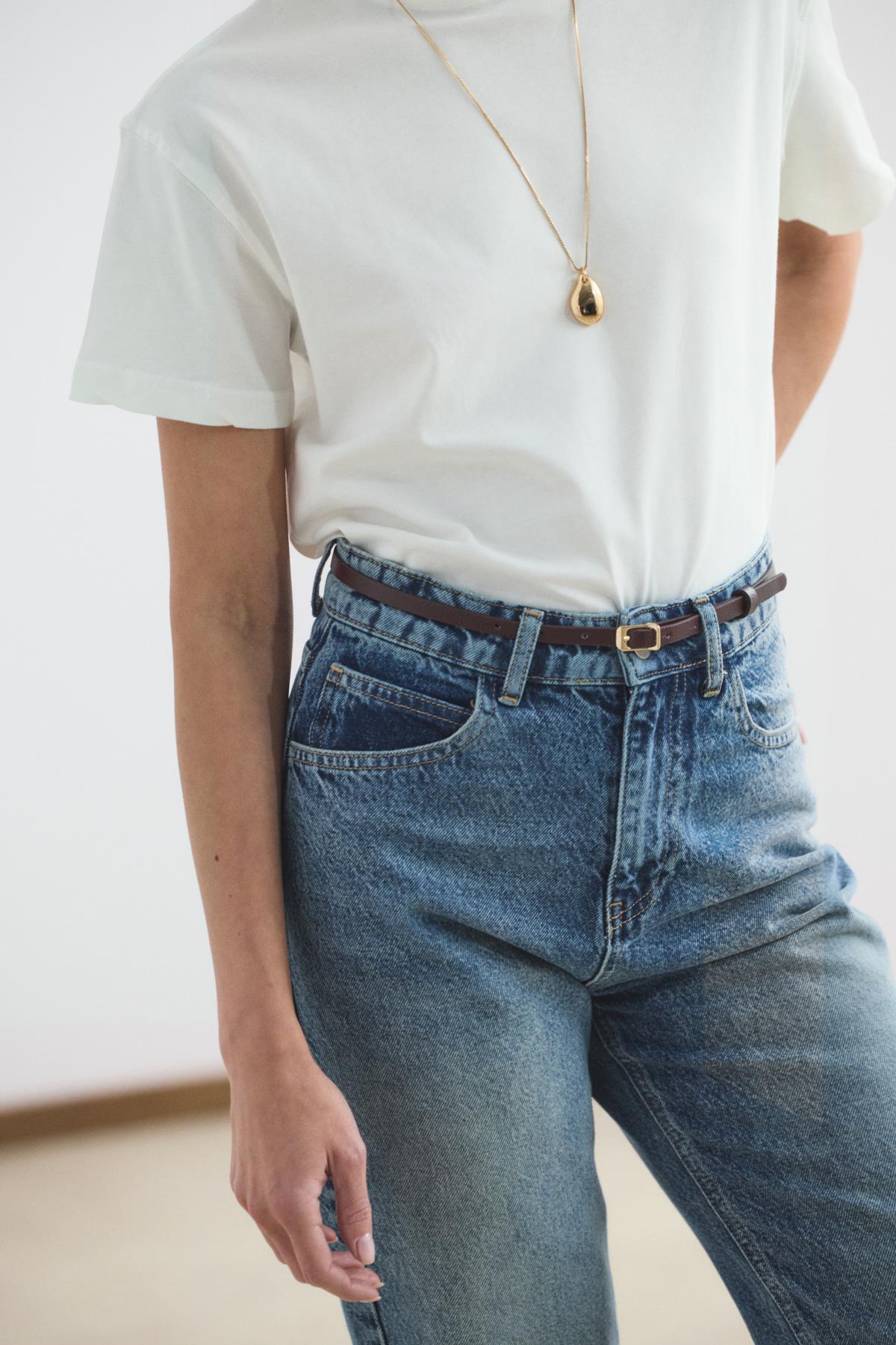 Bordo renk ince kemer modeli gold sarısı metal tokalı tasarım.