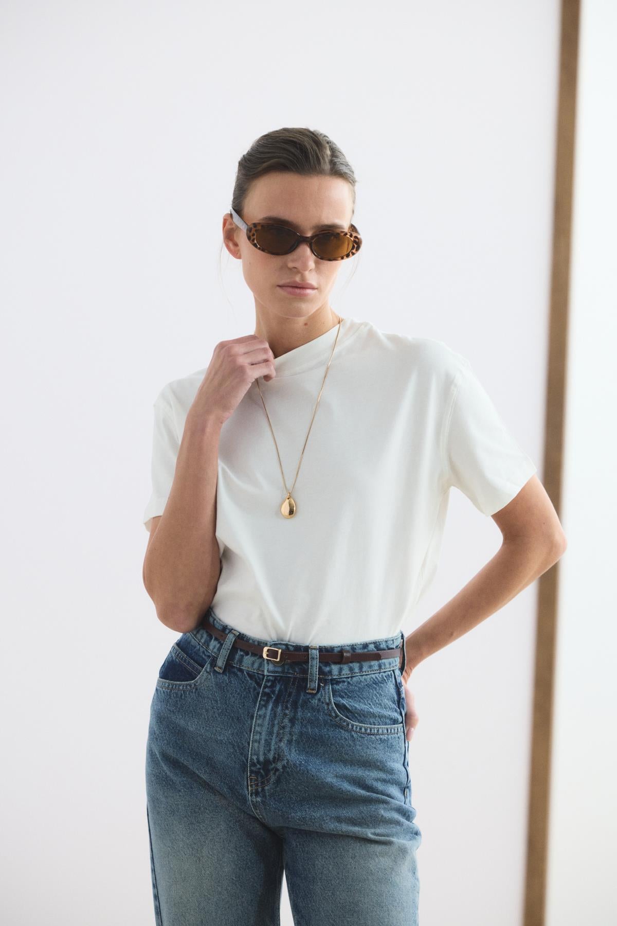 Minimalist gold tokalı bordo renk ince aksesuar kemer.