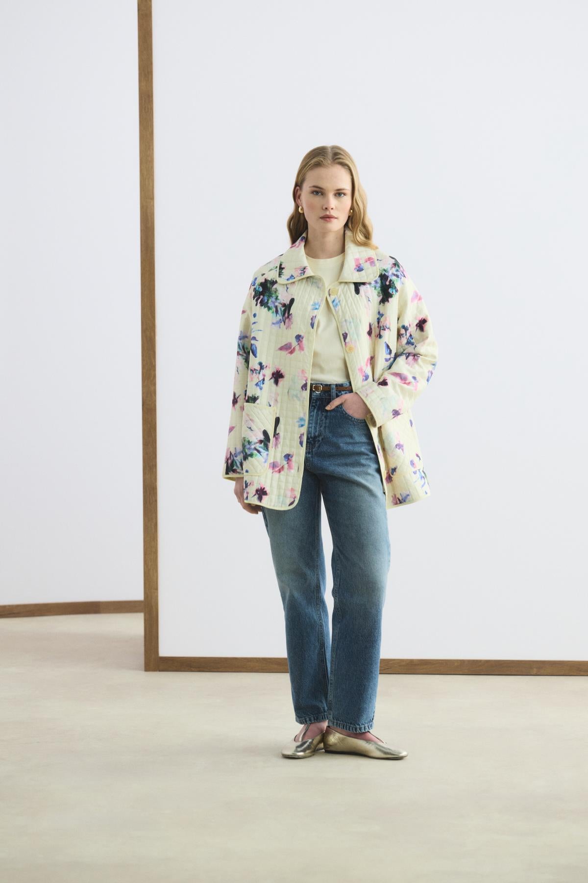 Ayarlanabilir mekanizmalı gold tokalı taba renk ince kadın kemeri.