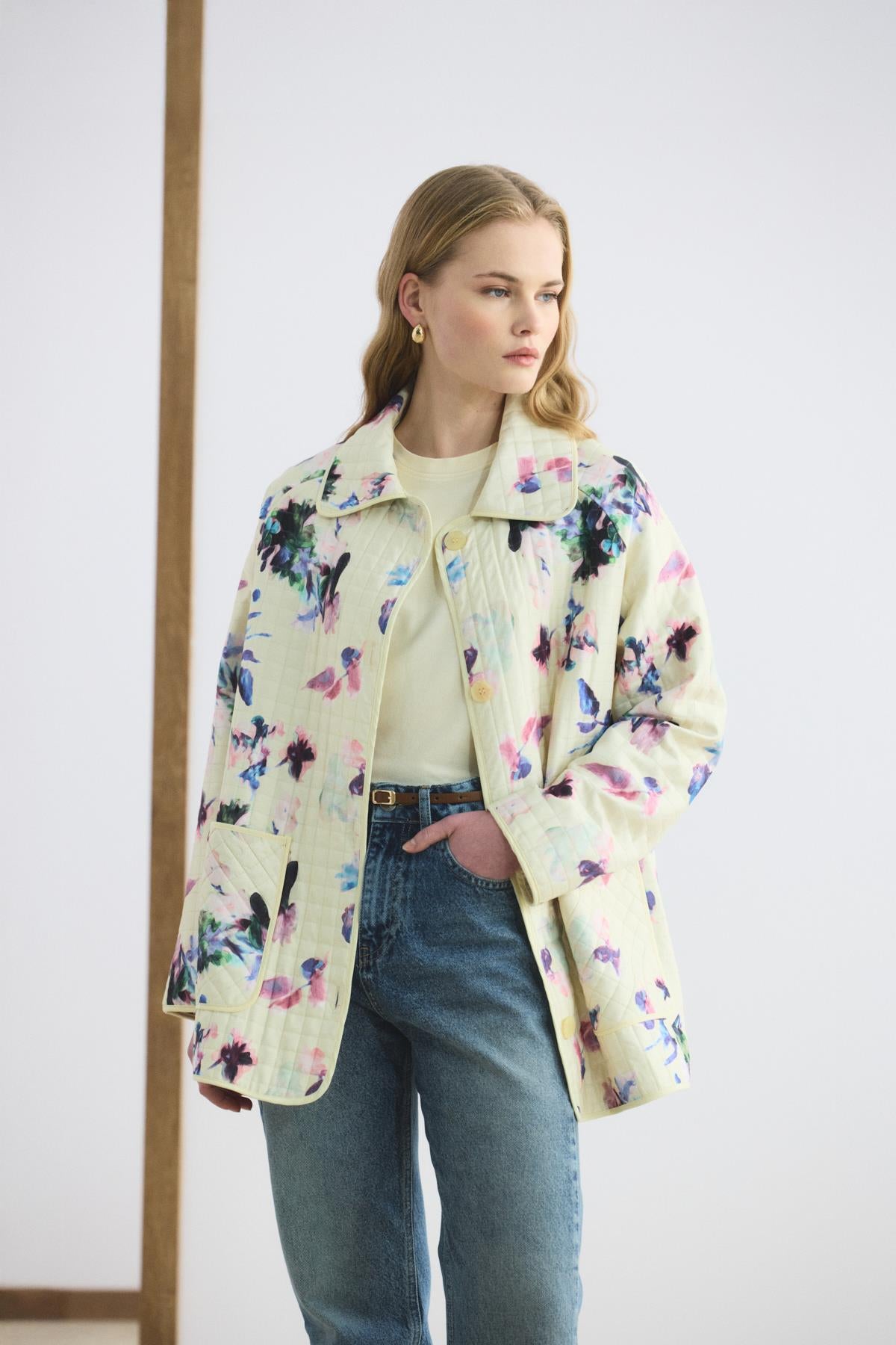 Taba renk ince deri kemer gold kare metal toka detaylı.