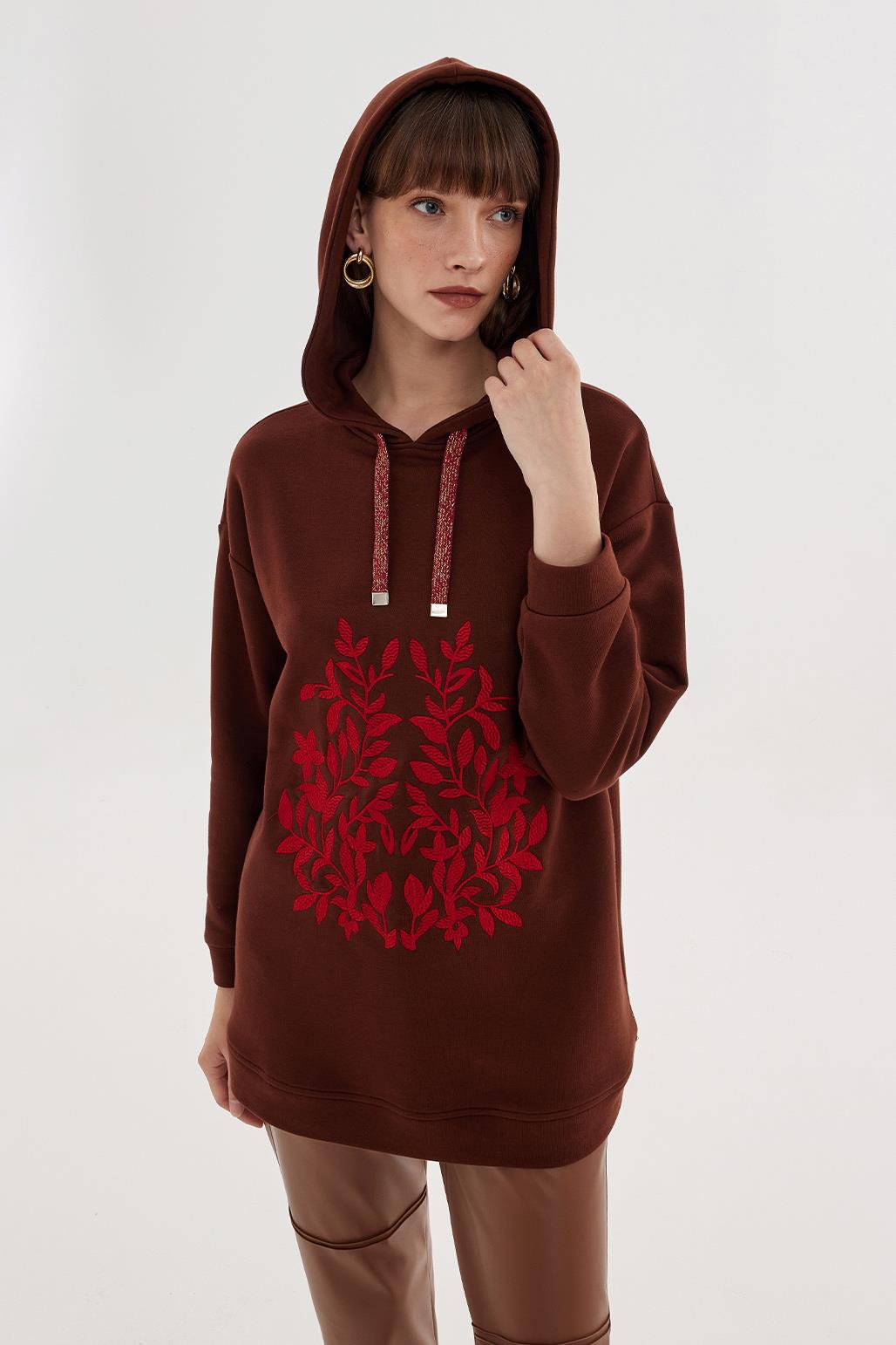 Kapüşonlu Nakışlı Sweatshırt Kahve