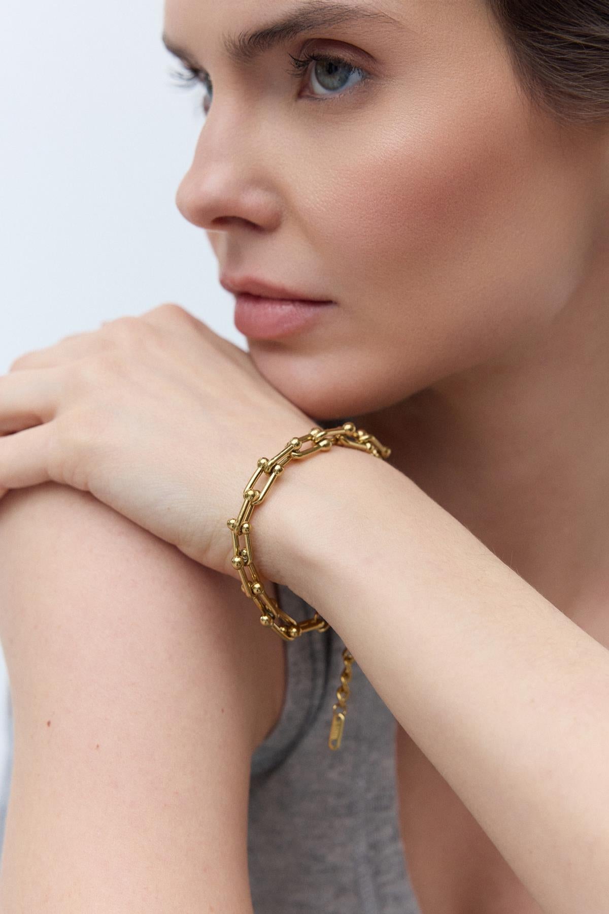 Linea Geçmeli Zincir Bileklik Gold