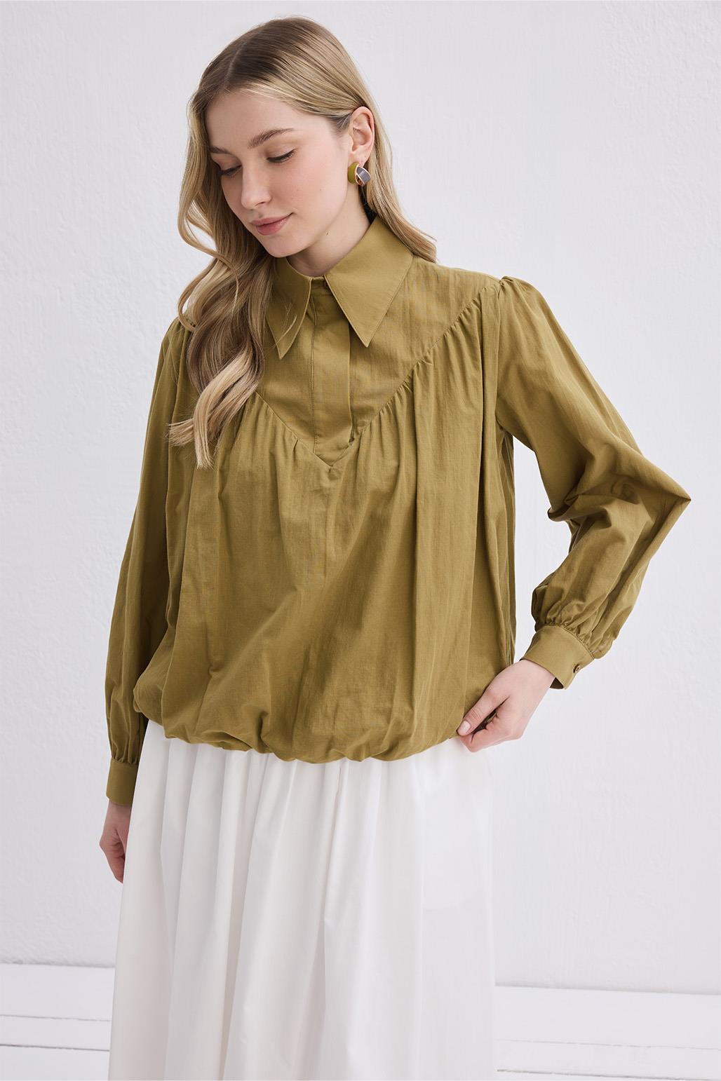 Divanda onalar va ogillar ishtirokida ruscha uy qurilishi pornosini tomosha qiling Tukli qoramagiz mushuklar bilan porno