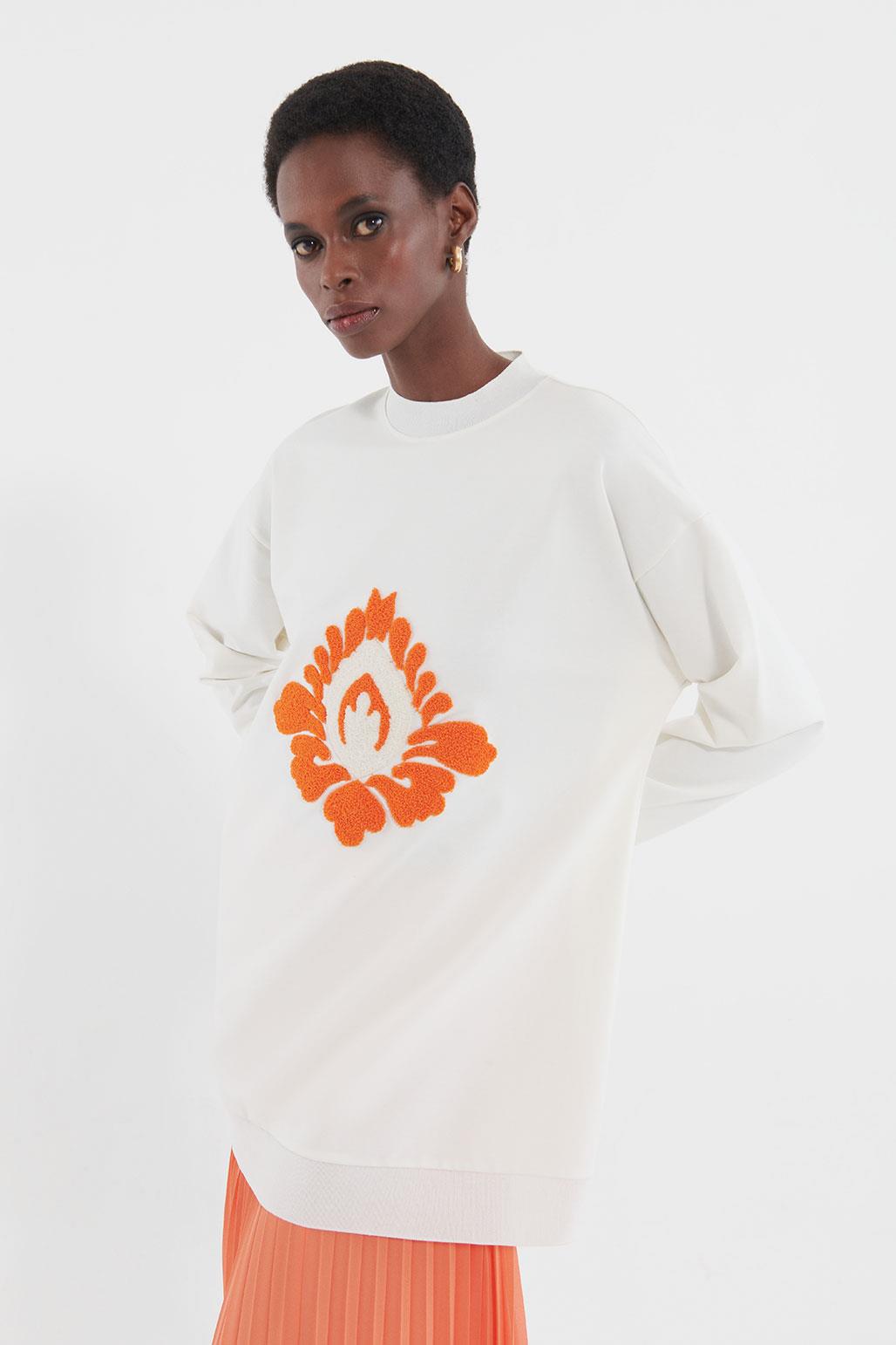 Punch Nakışlı Sweatshırt Ekru