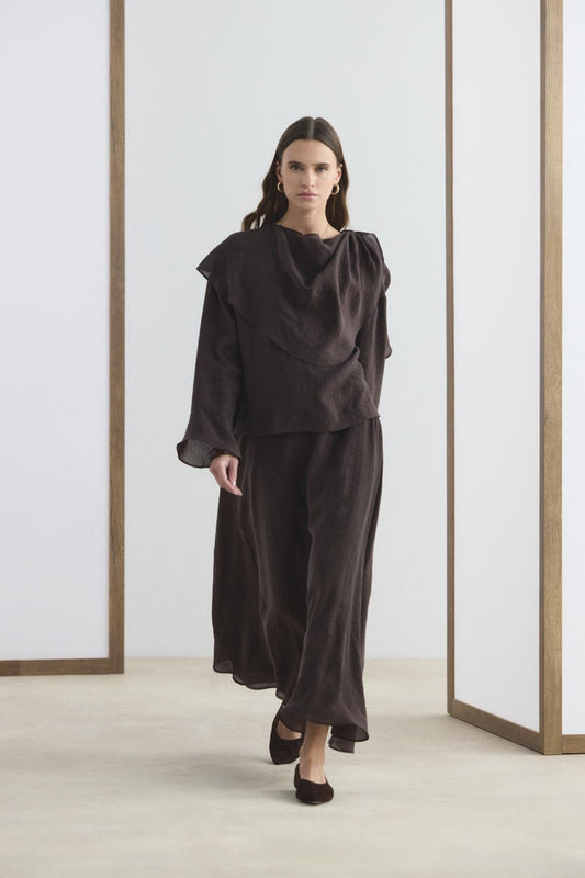 Zarif ve Feminen Duruş Sunan Acı Kahve Takım