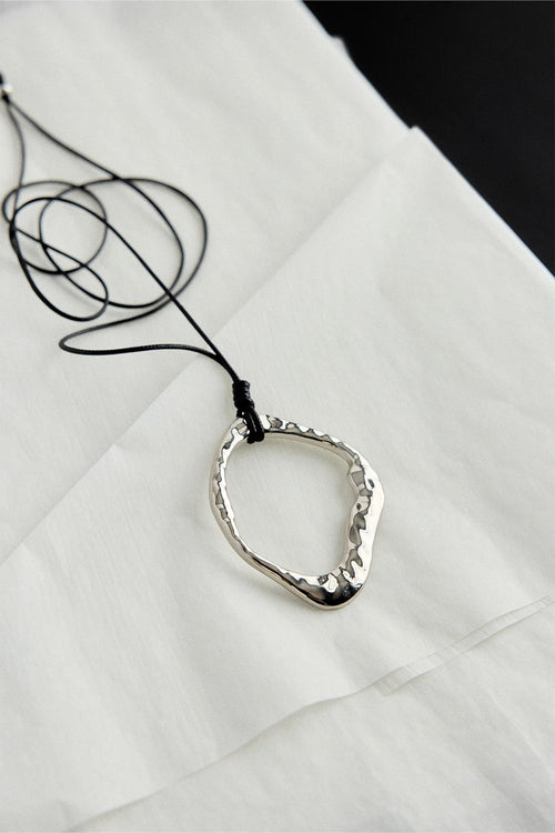 Soyut Metal Uçlu Kolye Gümüş