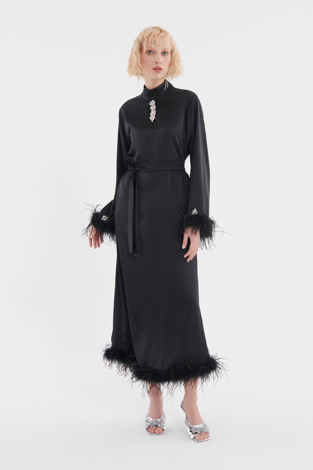 Tüylü İşlemeli Kuşaklı Elbise Siyah