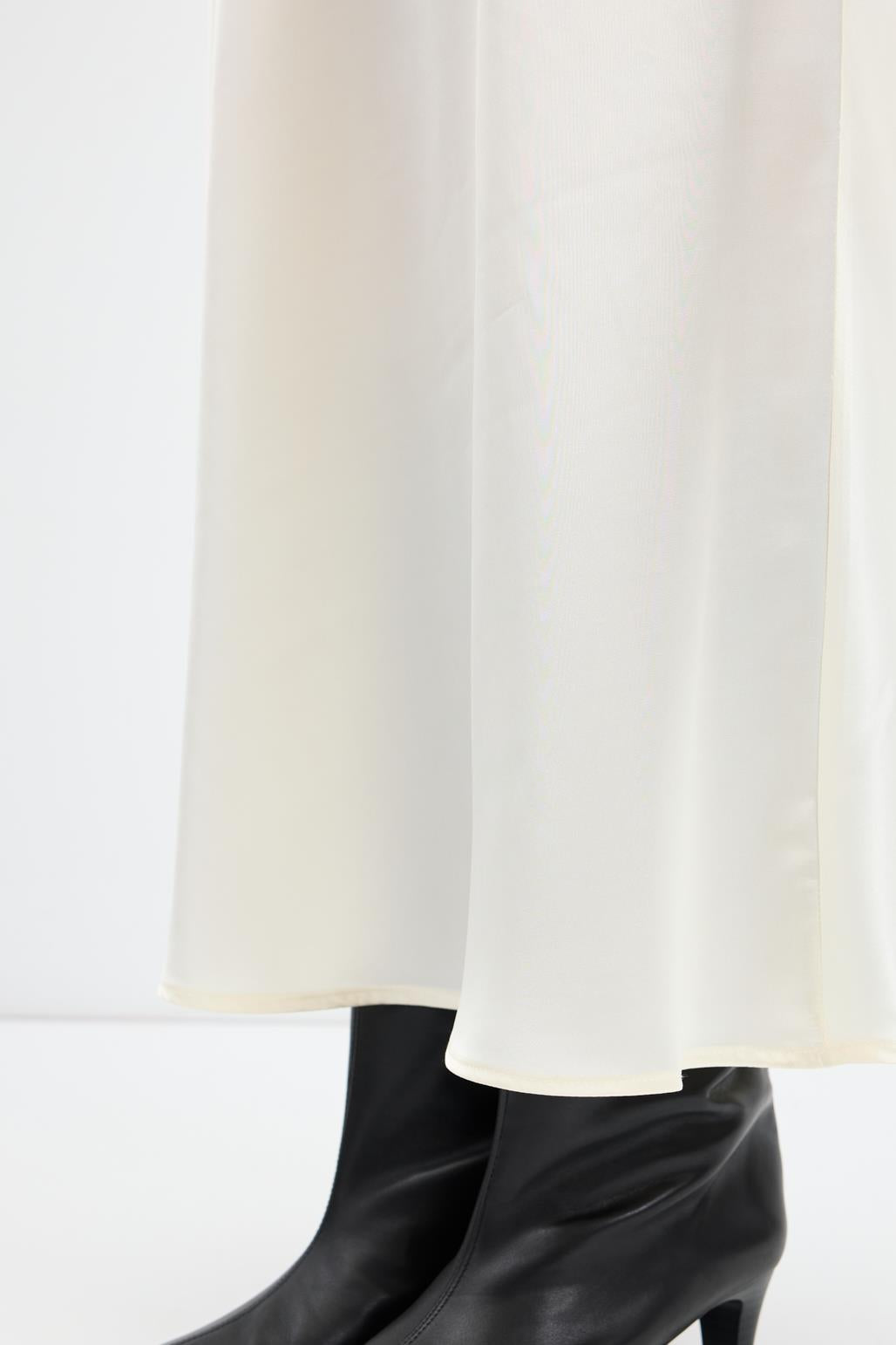 Uzun Kalem Saten Etek Ekru