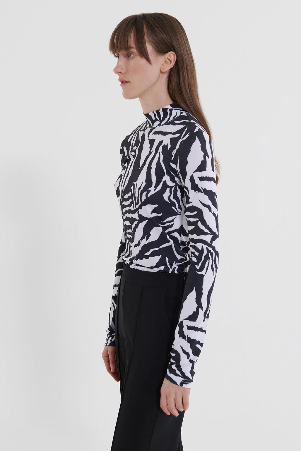 Zebra Desenli Dik Yaka Bluz Siyah